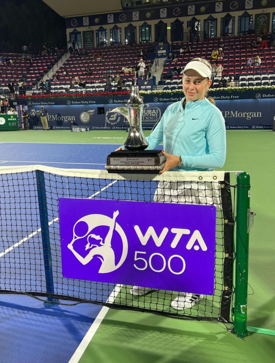 Sveicam Aļonu Ostapenko ar veiksmīgu sezonu!