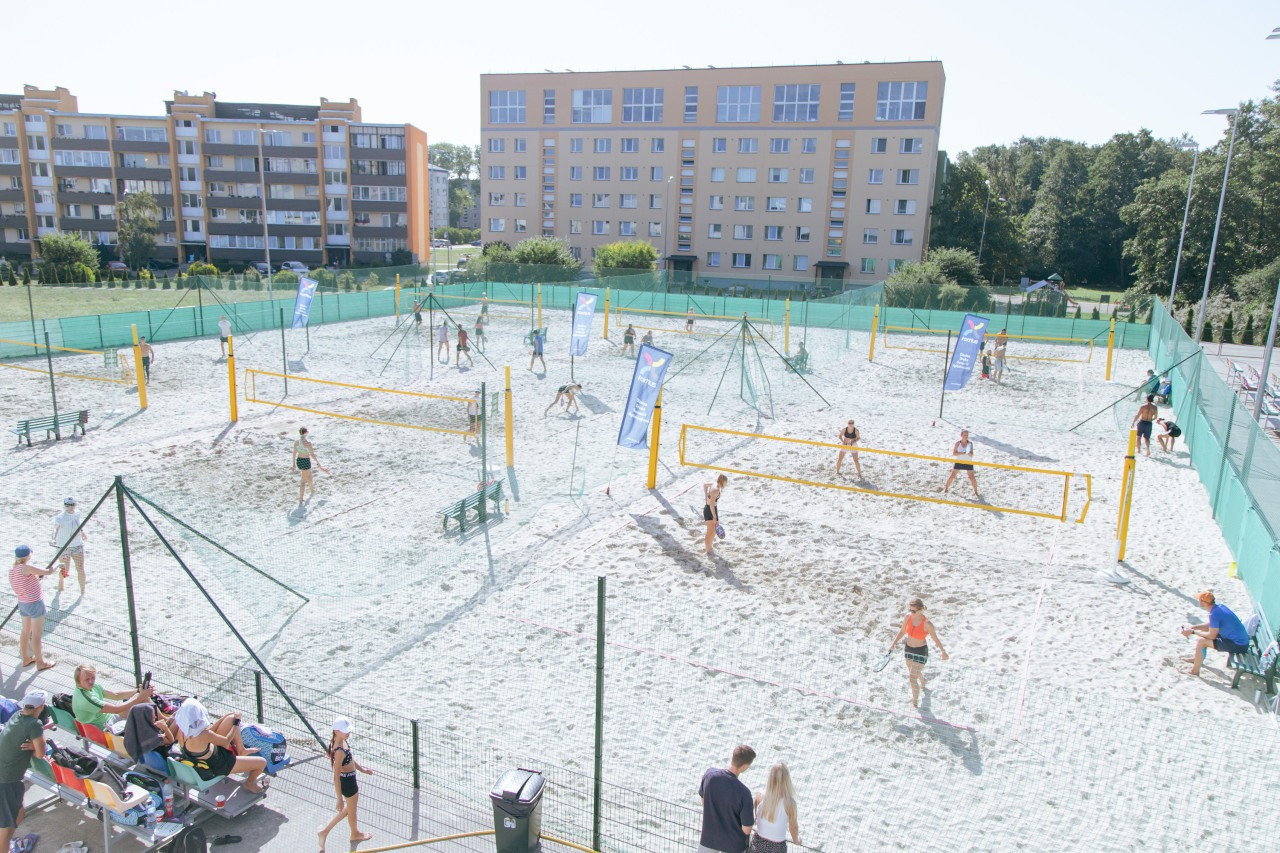 Aizvadītas Liepājas meistarsacīkstes pludmales tenisā