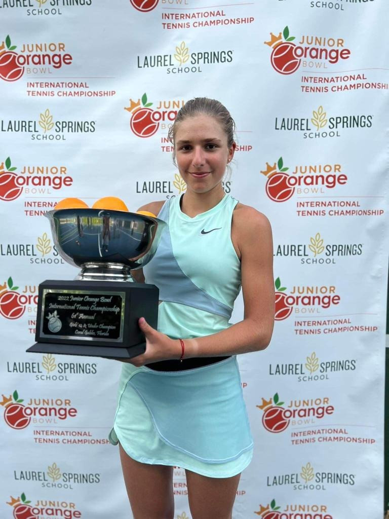 Adelina Lačinova kļūst par Orange Bowl uzvarētāju!